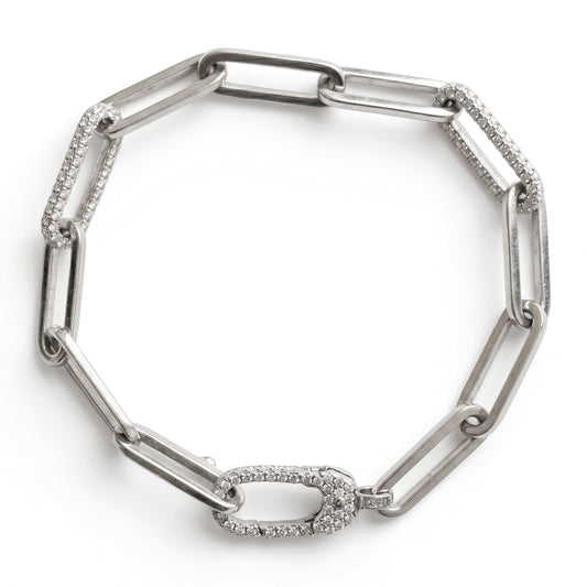 Paper clip link bracelet in 18K white gold with diamond links and diamond clasp, top-down view